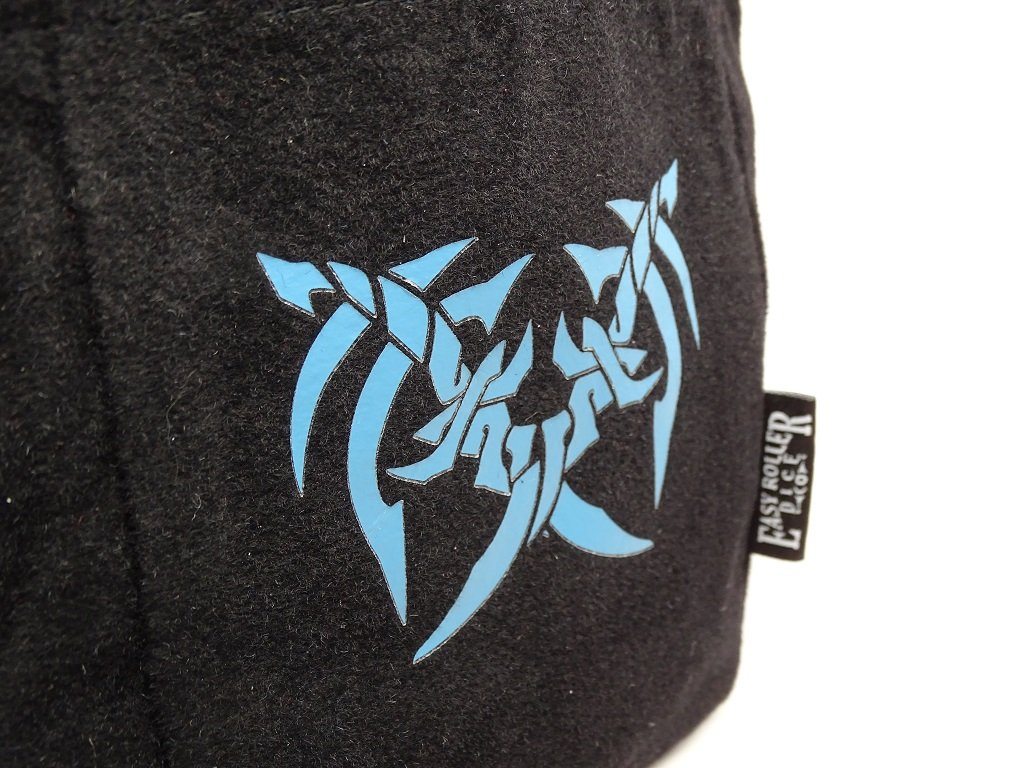 Assassin's Blades Reversible Microfiber Self-Standing Large Dice Bag - Out of Play