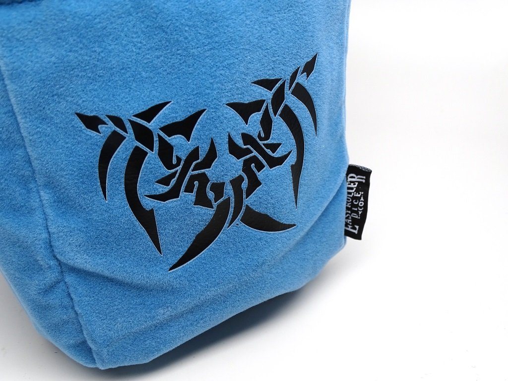 Assassin's Blades Reversible Microfiber Self-Standing Large Dice Bag - Out of Play